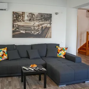 Apartament Penthouse With Huge Rooftop & Amazing View, Bucureşti